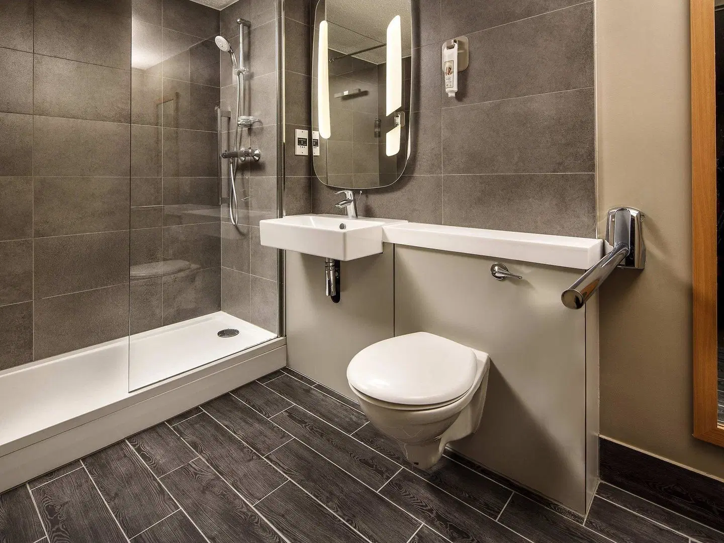 ibis Birmingham Centre Irving Street Badezimmer