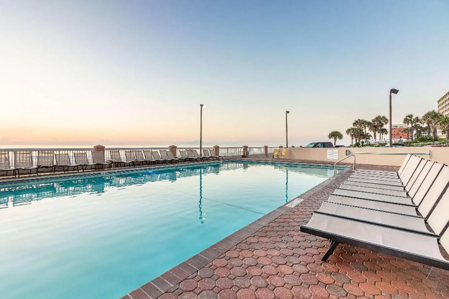 Hampton Inn Daytona Shores-Oceanfront OUTDOOR_POOL