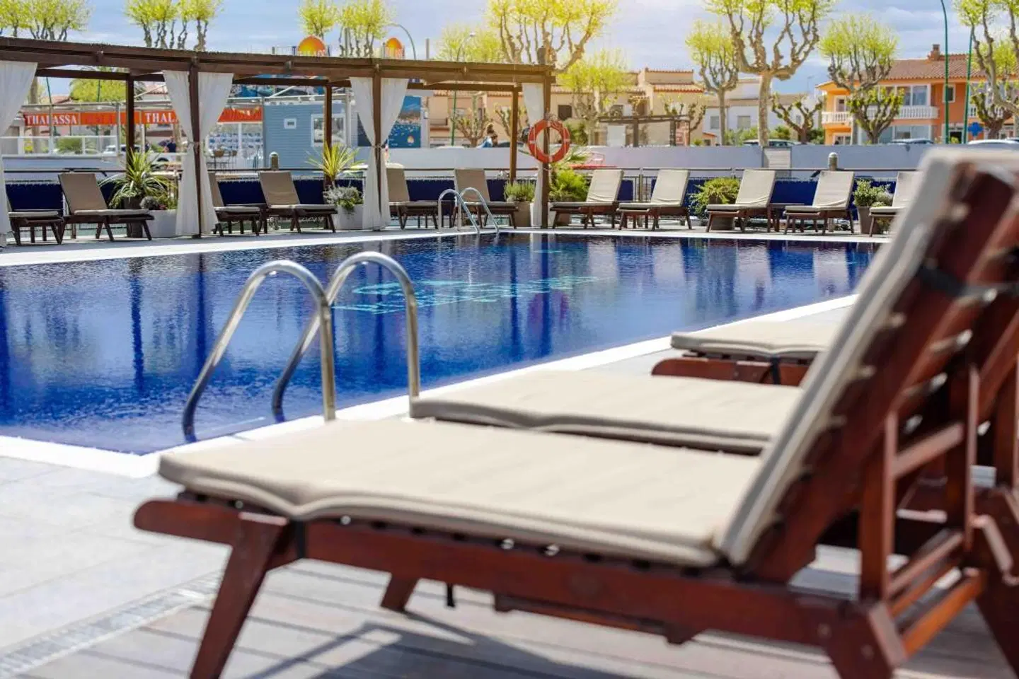 Port Salins OUTDOOR_POOL