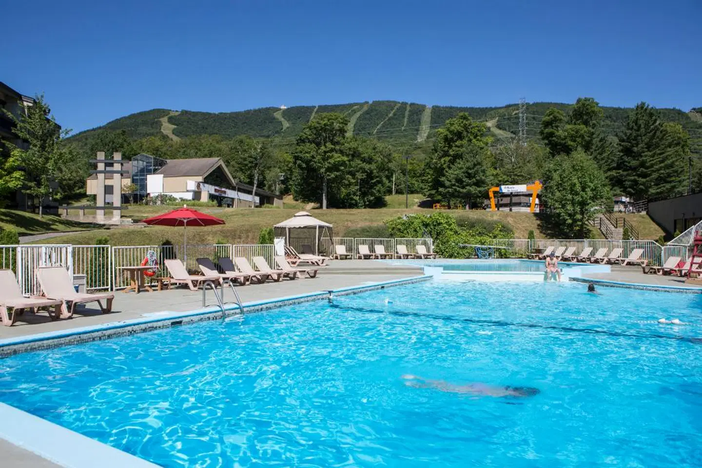 Chateau Mont Sainte-Anne OUTDOOR_POOL