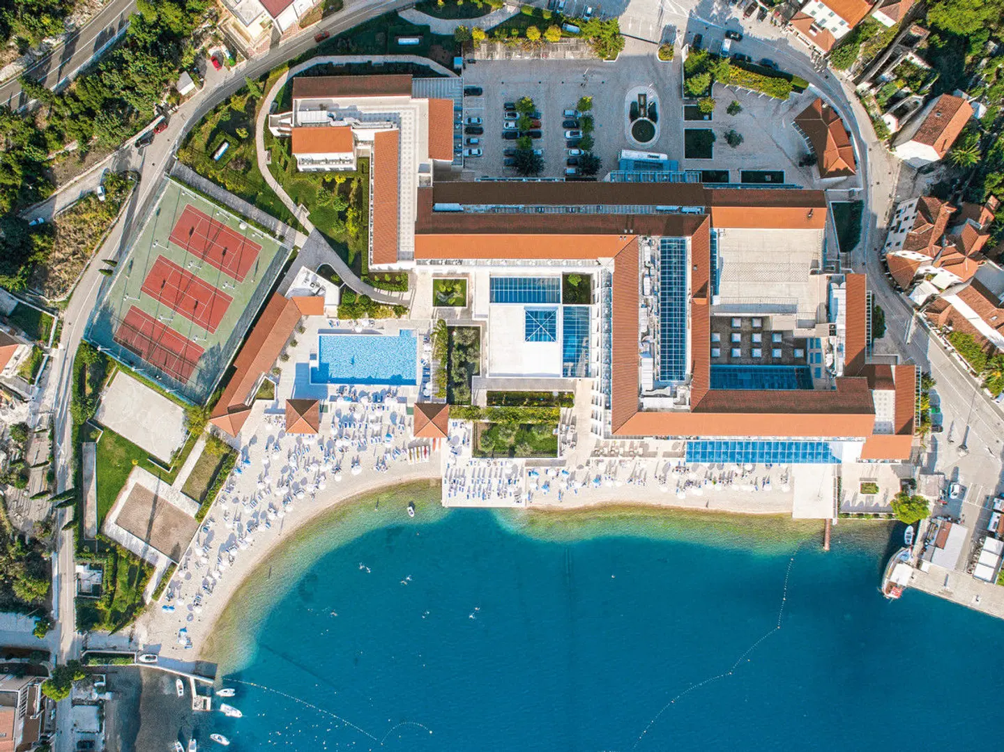 Admiral Grand EXTERIOR