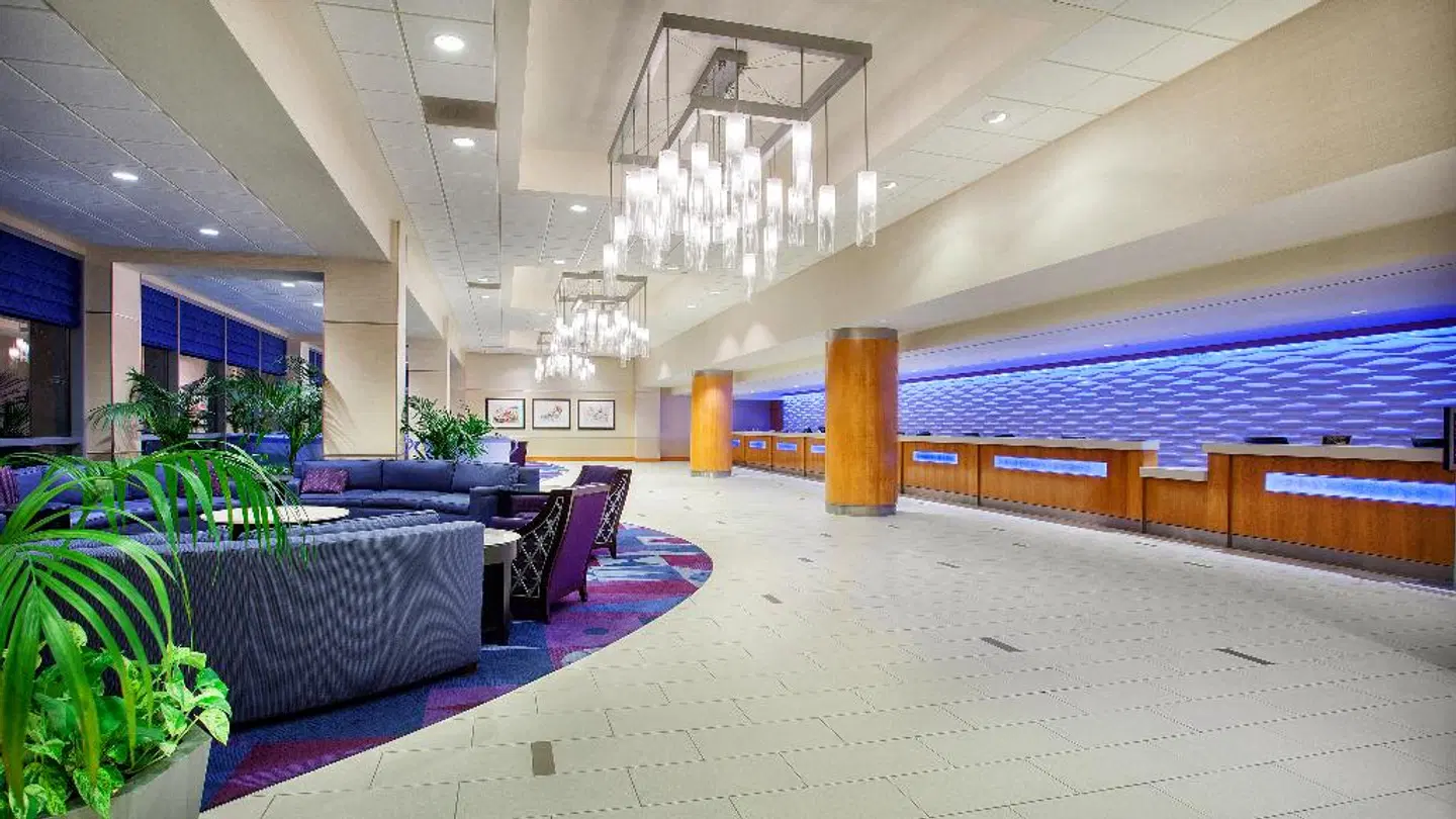 Disneyland Hotel LOUNGE_LOBBY