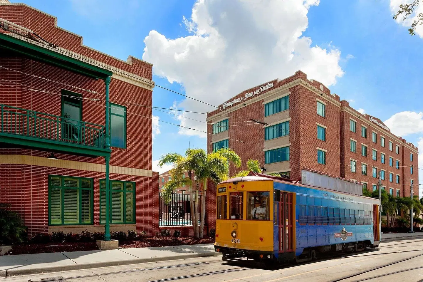 Hampton Inn & Suites Tampa/Ybor City/Downtown EXTERIOR