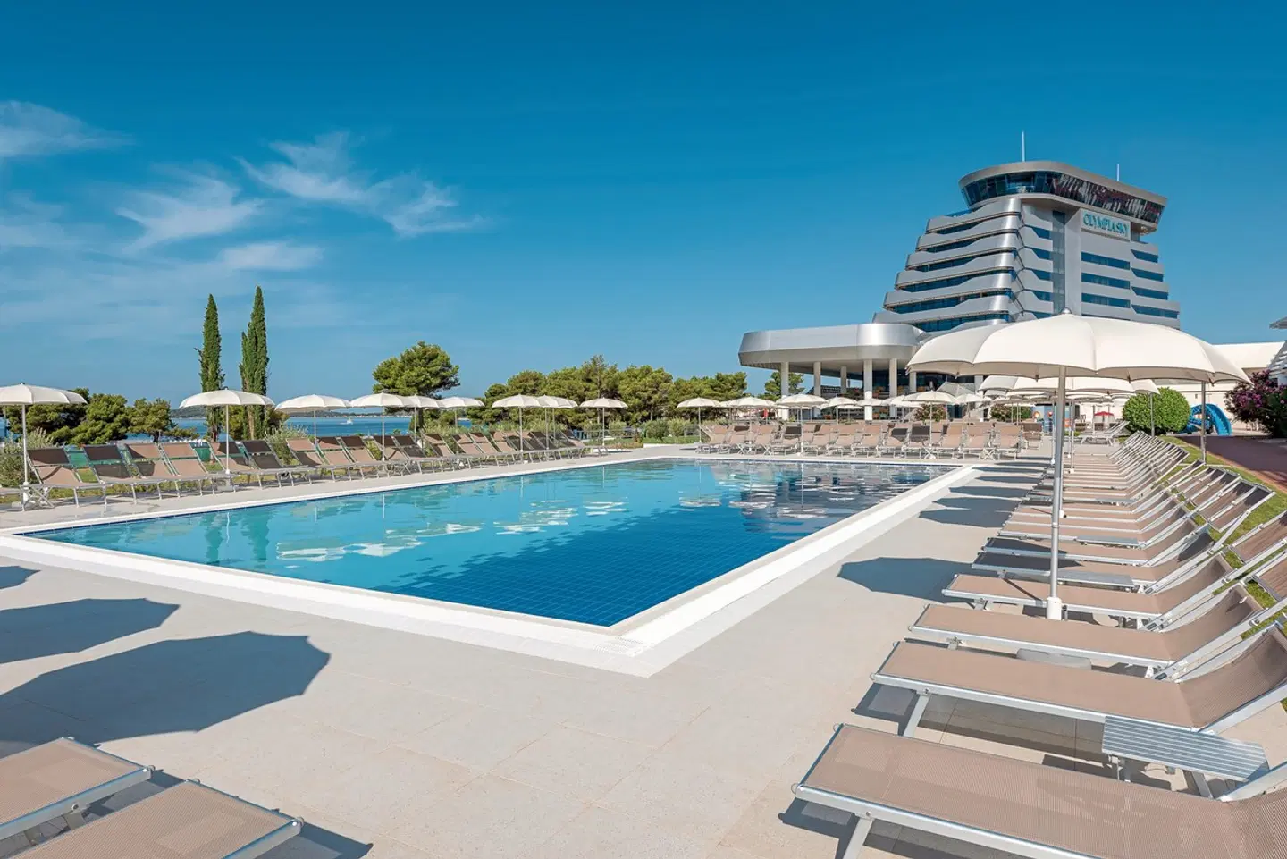 Olympia OUTDOOR_POOL