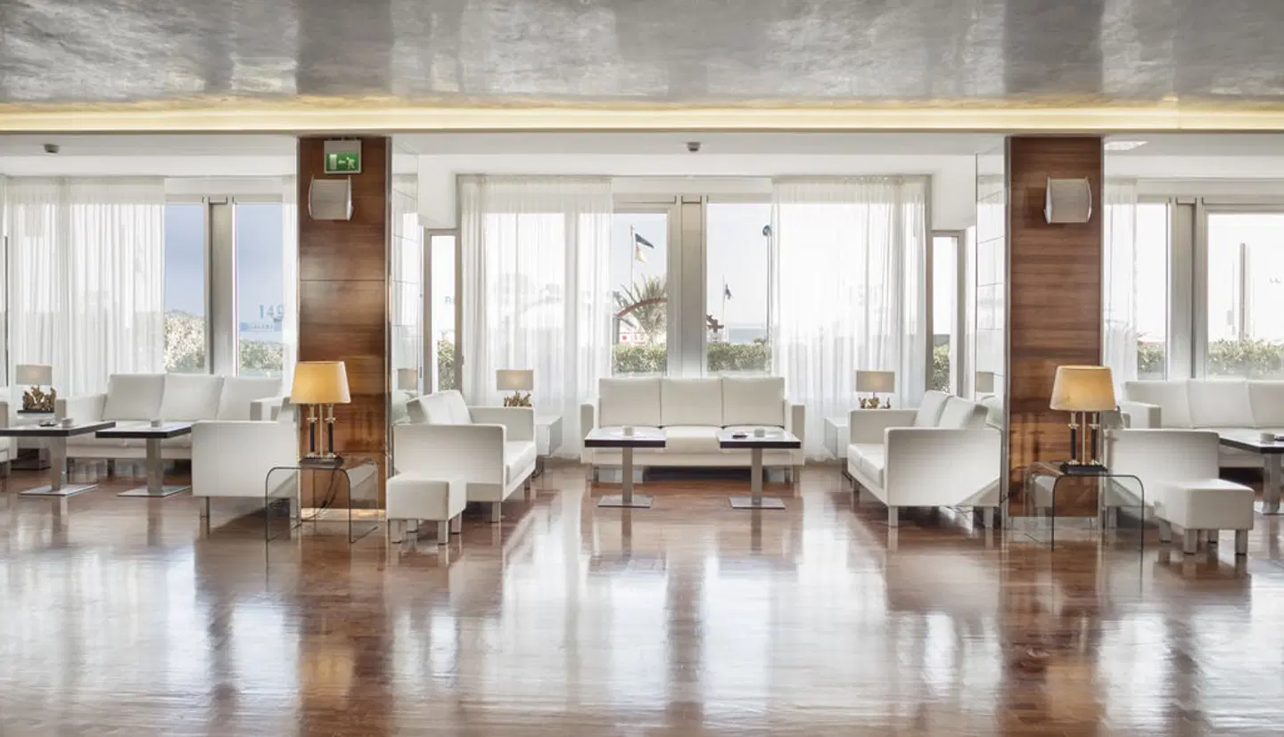 Ascot ROOM_EXAMPLE