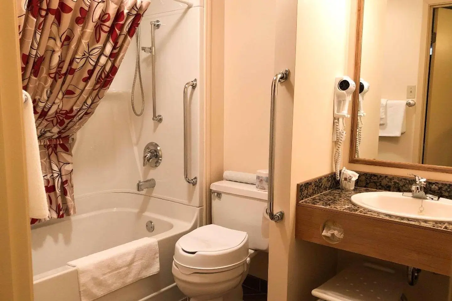 Rodeway Inn Gaspe Badezimmer