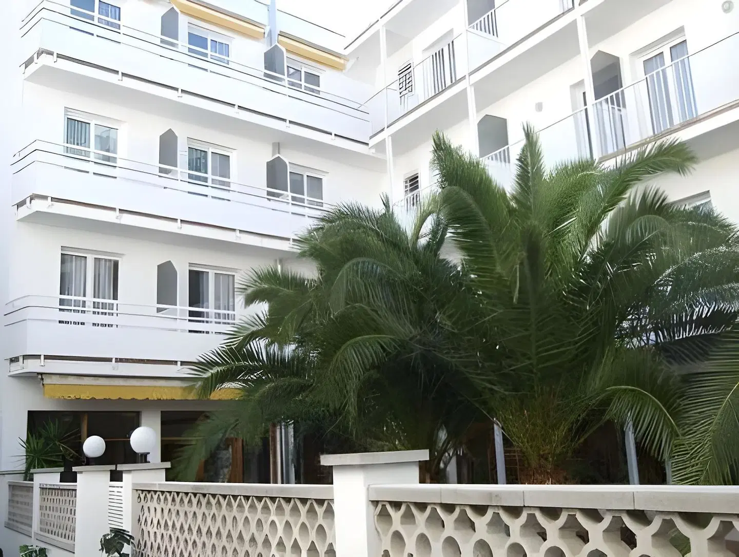 Simeon EXTERIOR