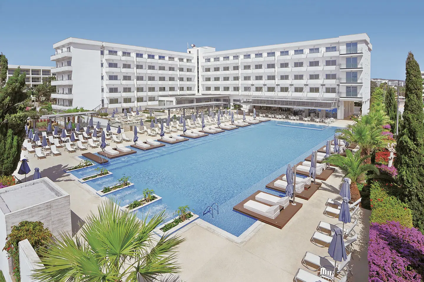Nestor OUTDOOR_POOL