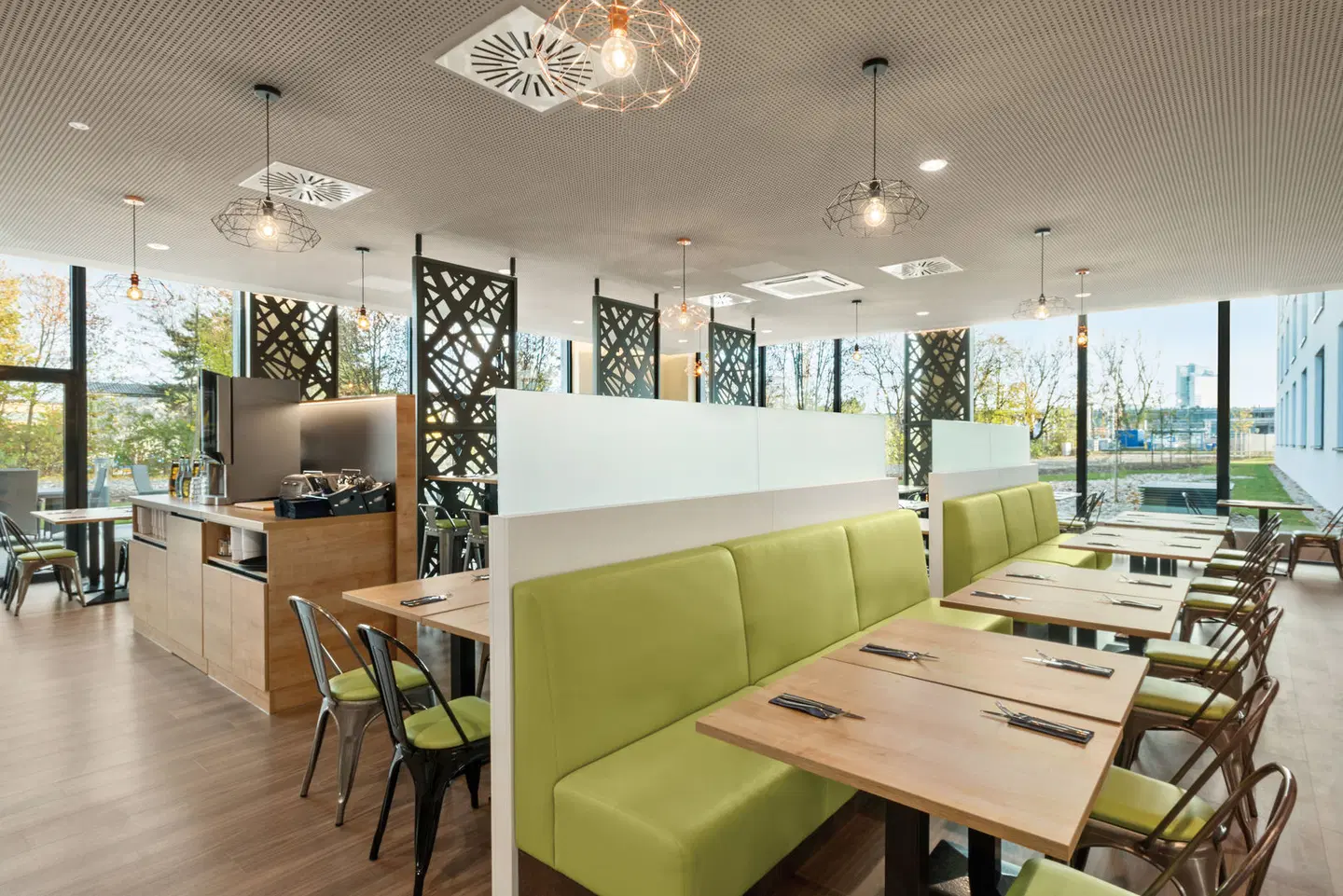 Super 8 by Wyndham Munich City North Bar