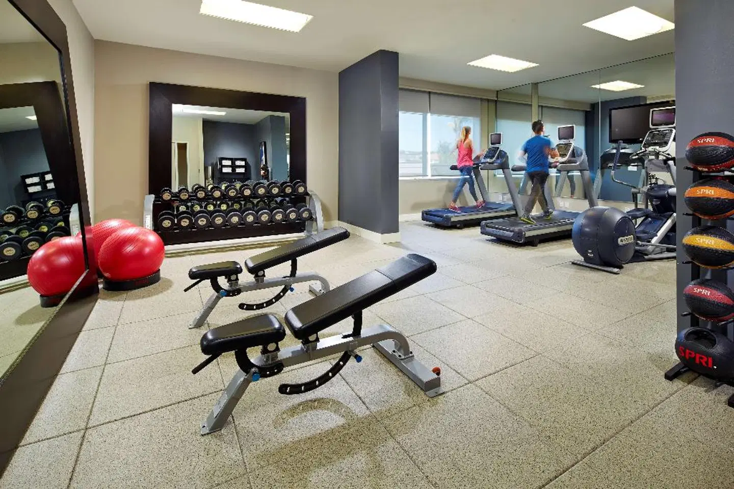 Hilton San Diego Mission Valley SPORTS_AND_LEISURE