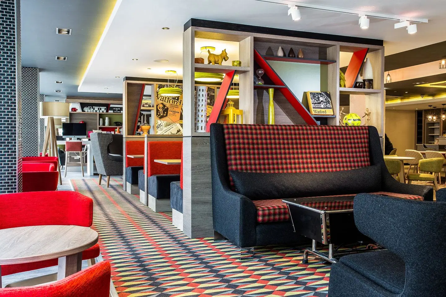 Holiday Inn London - Watford Junction by IHG Bar
