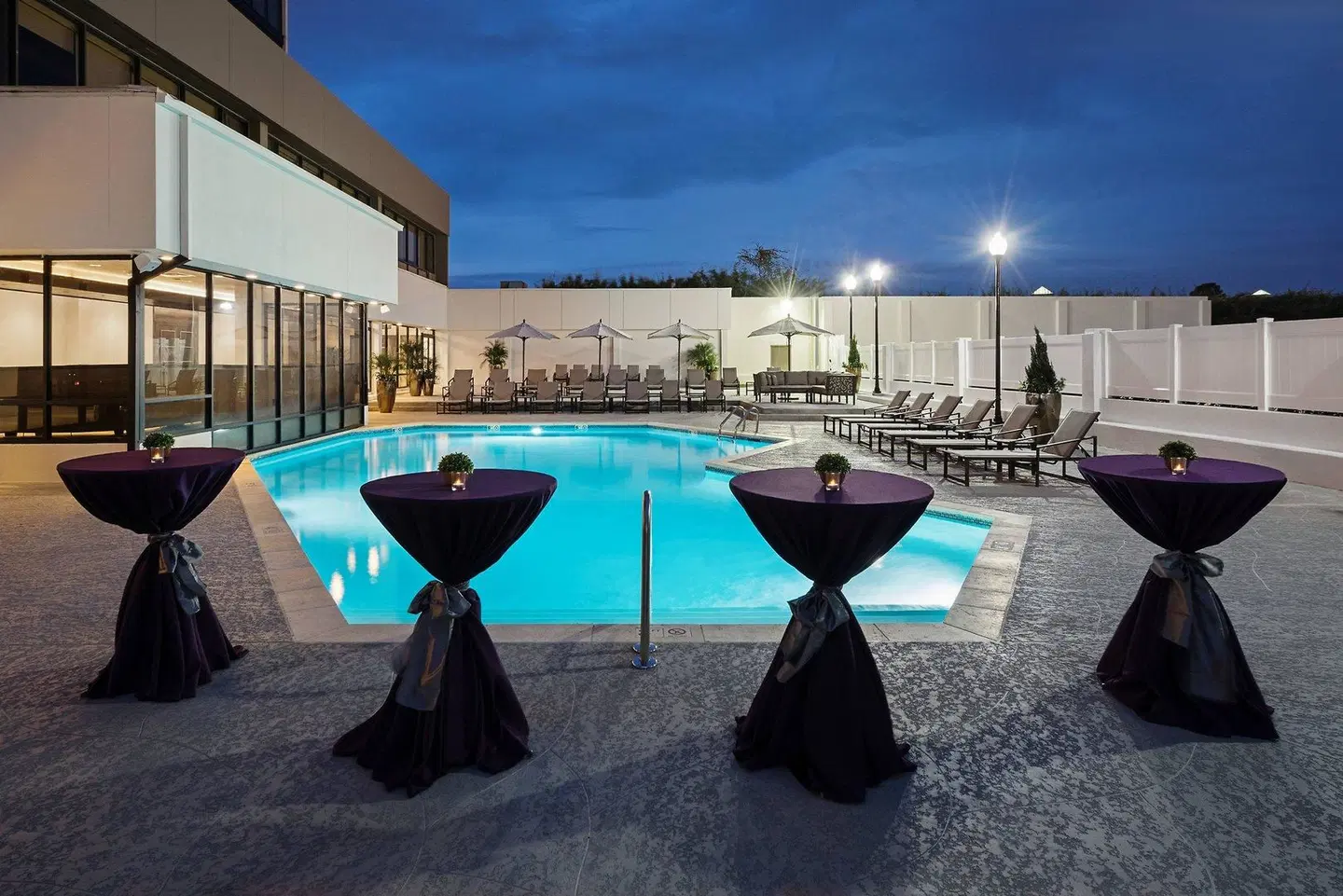 Baton Rouge Marriott OUTDOOR_POOL