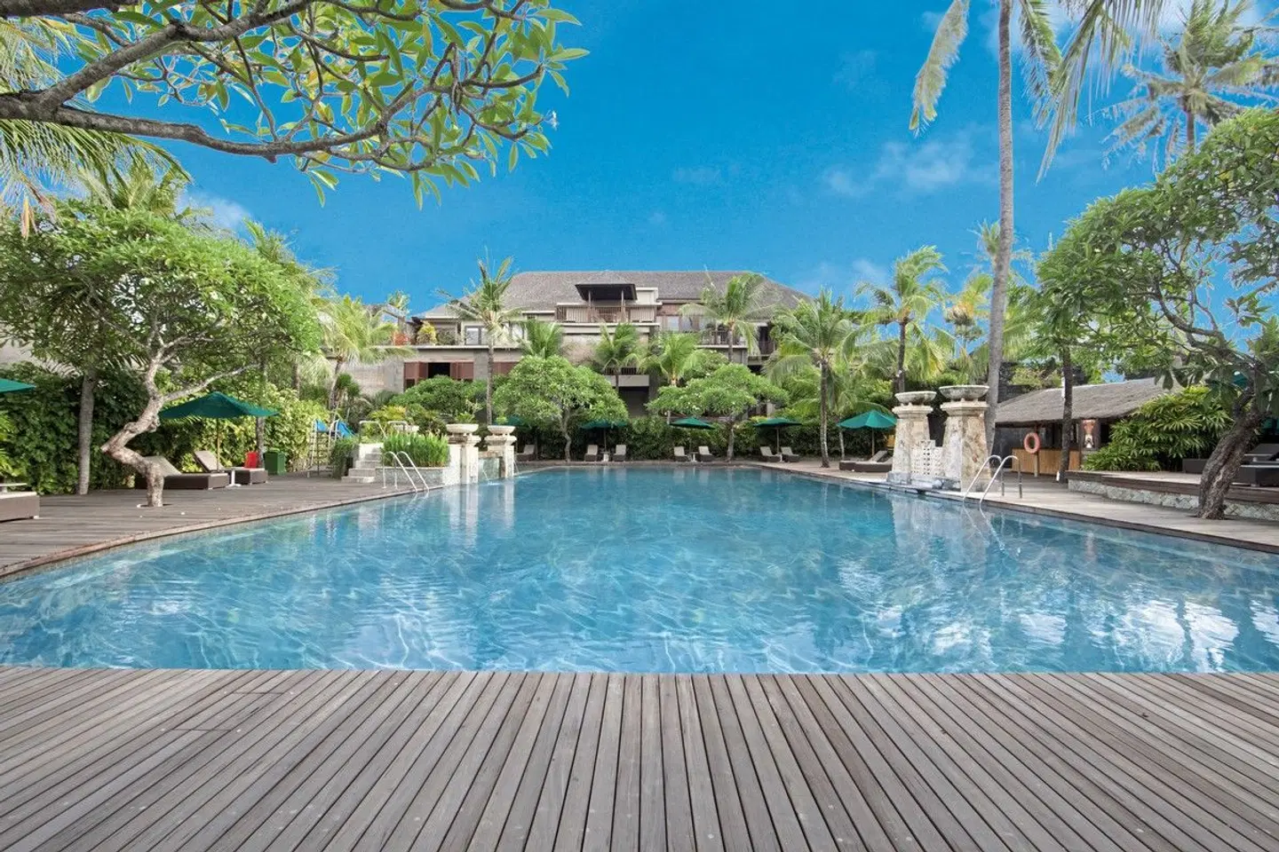 Legian Beach Hotel OUTDOOR_POOL