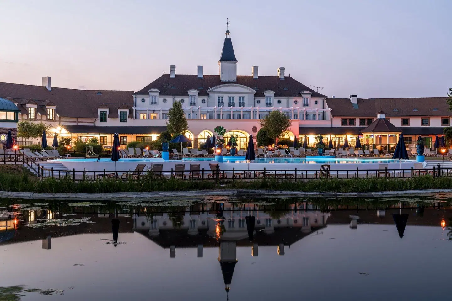 Marriott Village d'Ile-de-France EXTERIOR