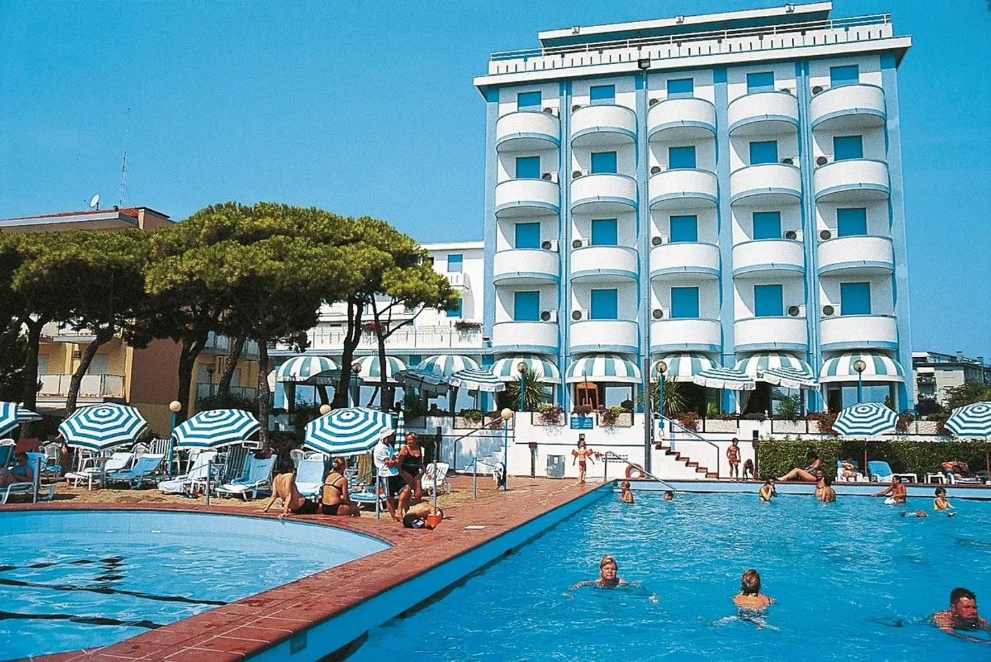 Le Soleil EXTERIOR