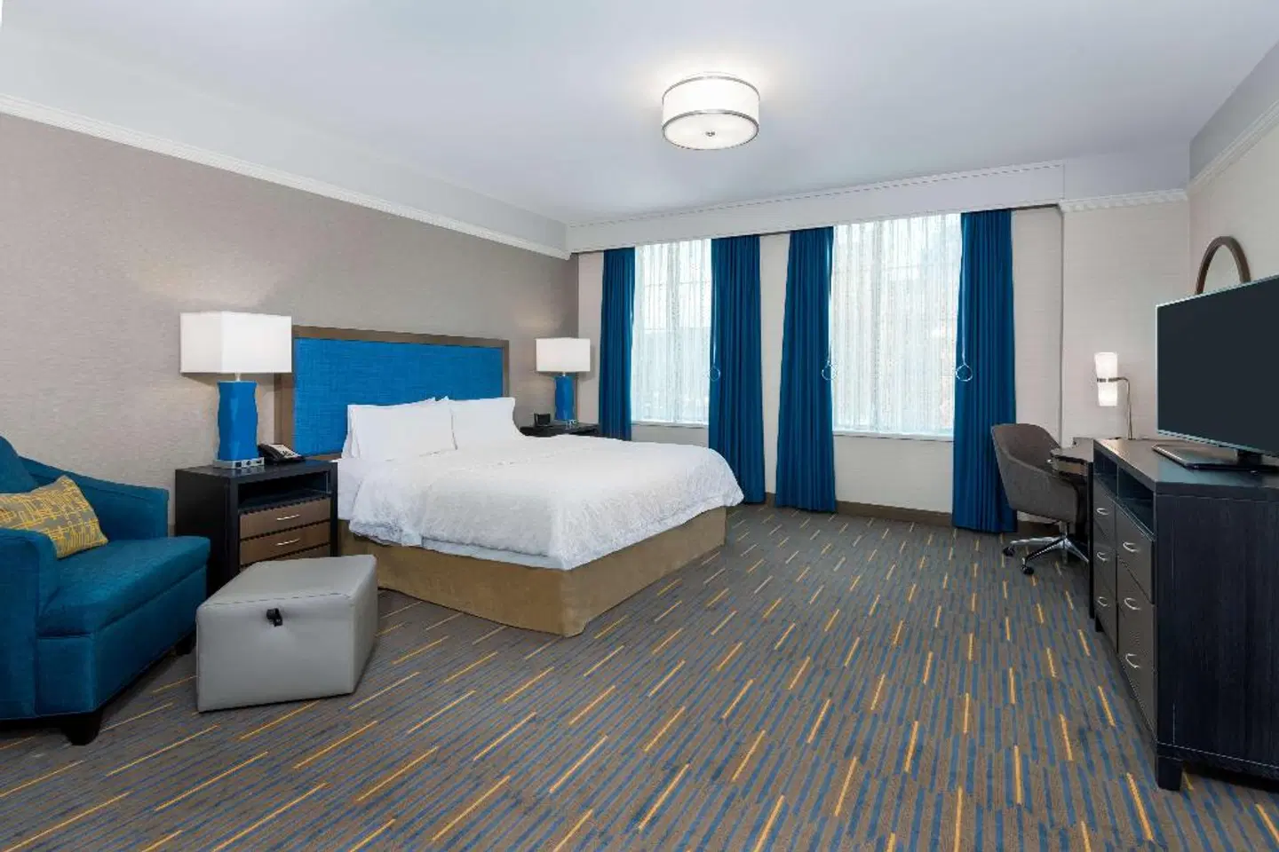 Hampton Inn & Suites Buffalo Downtown ROOM_EXAMPLE