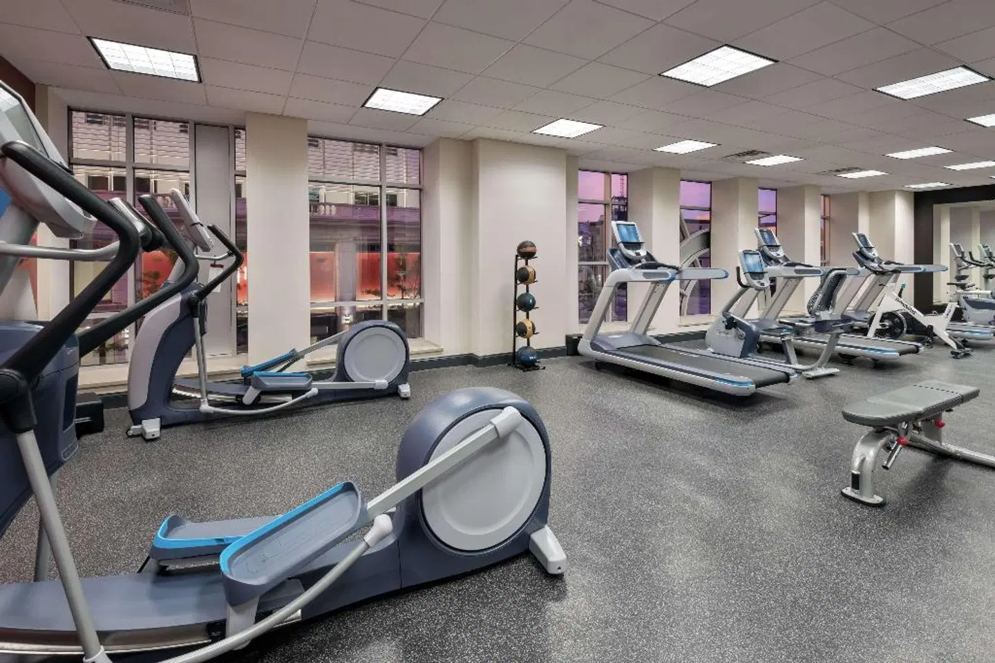 Hampton Inn & Suites Buffalo Downtown SPORTS_AND_LEISURE
