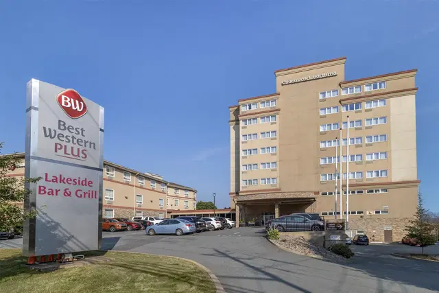 Best Western Plus Chocolate Lake Hotel EXTERIOR