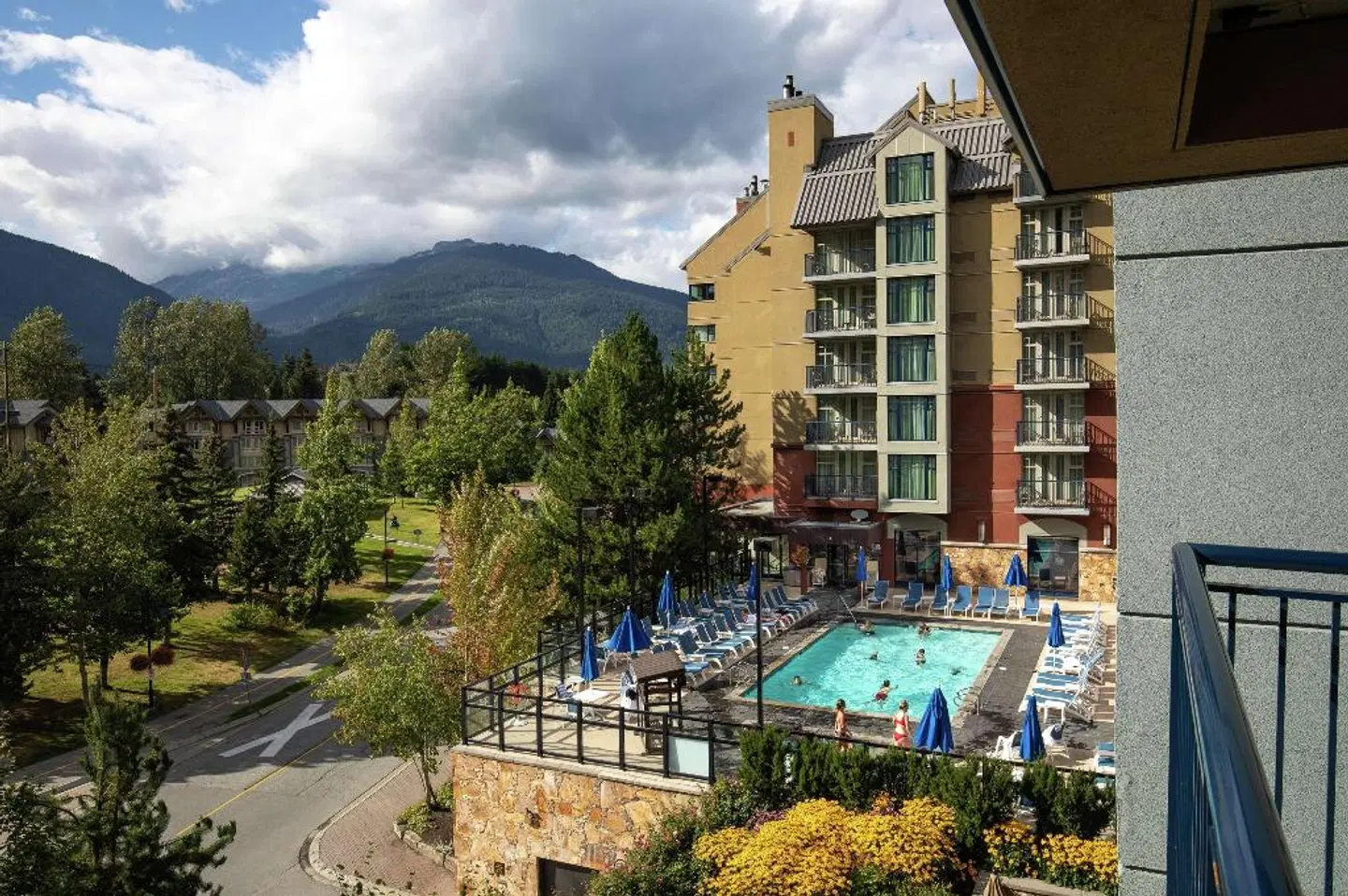 Hilton Whistler Resort & Spa EXTERIOR