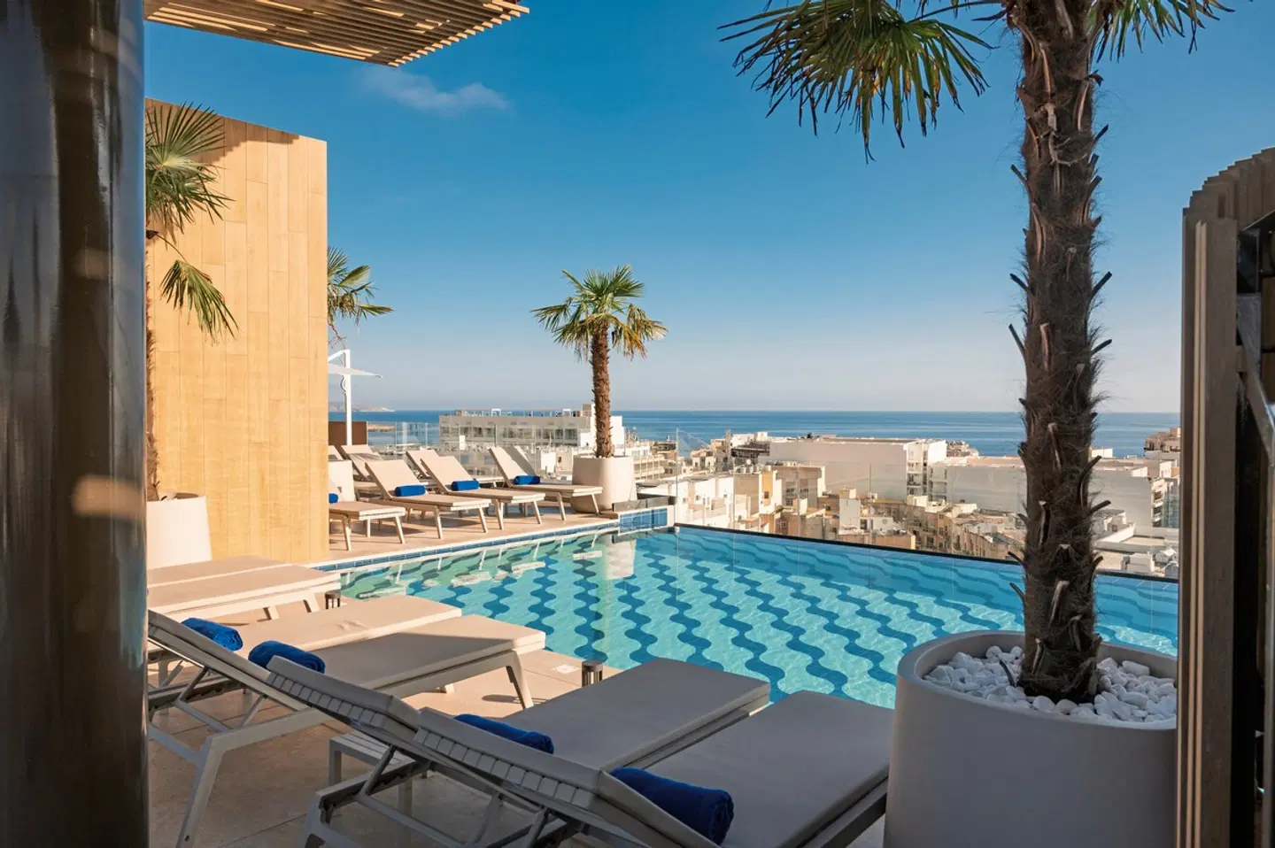 Best Western Premier OUTDOOR_POOL