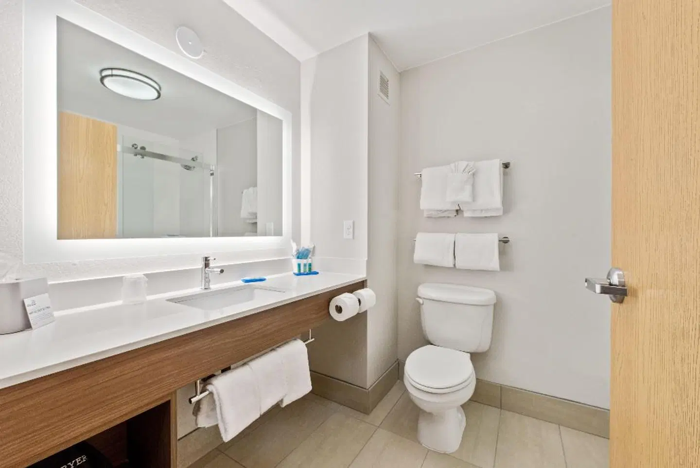 Holiday Inn Express West Valley City Badezimmer