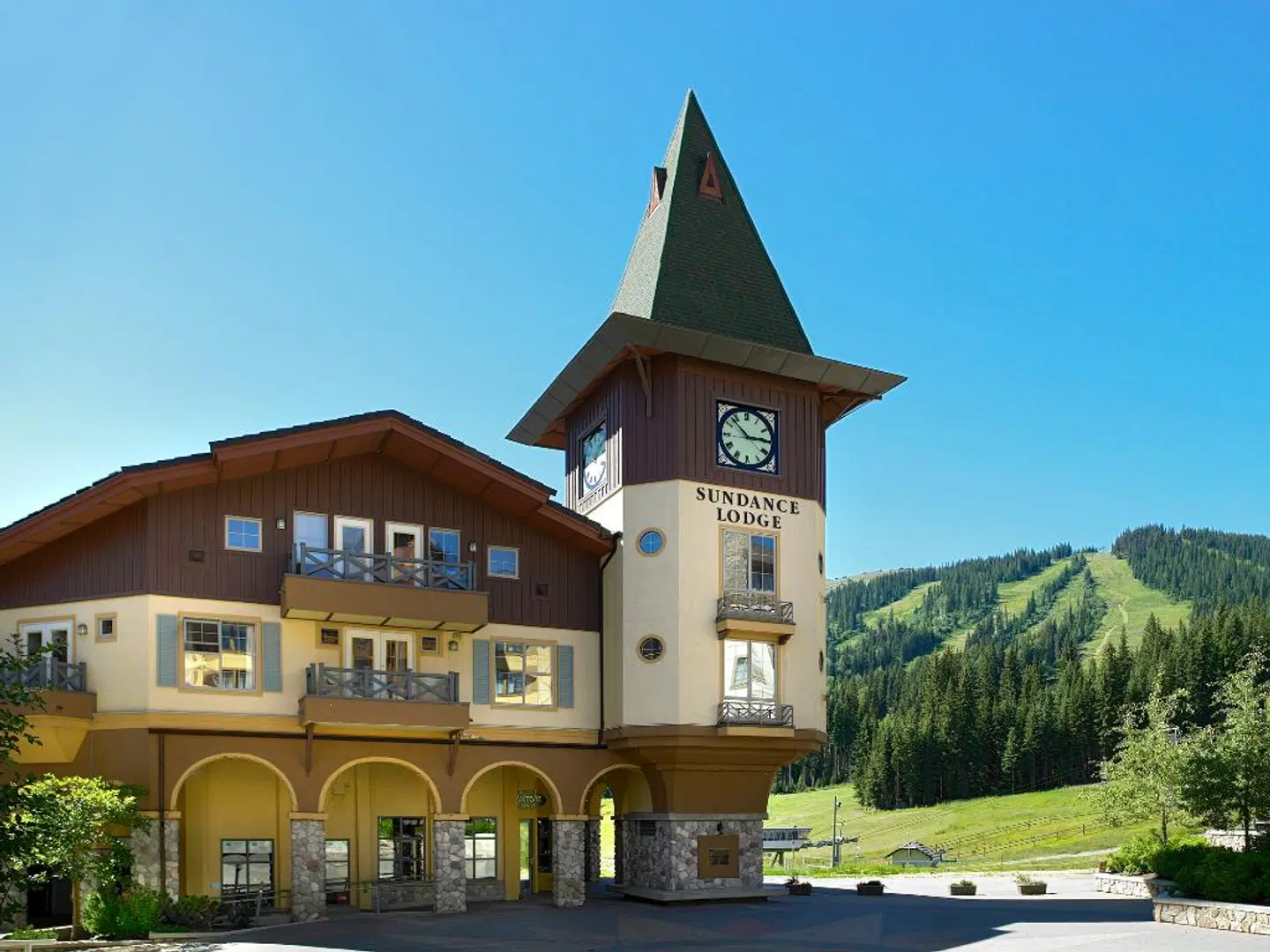 Sun Peaks Resort - Coast Sundance Lodge EXTERIOR