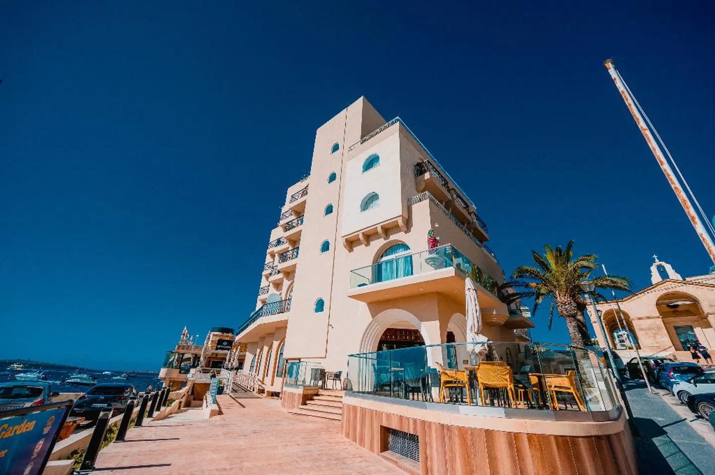 Gillieru Harbour Hotel EXTERIOR