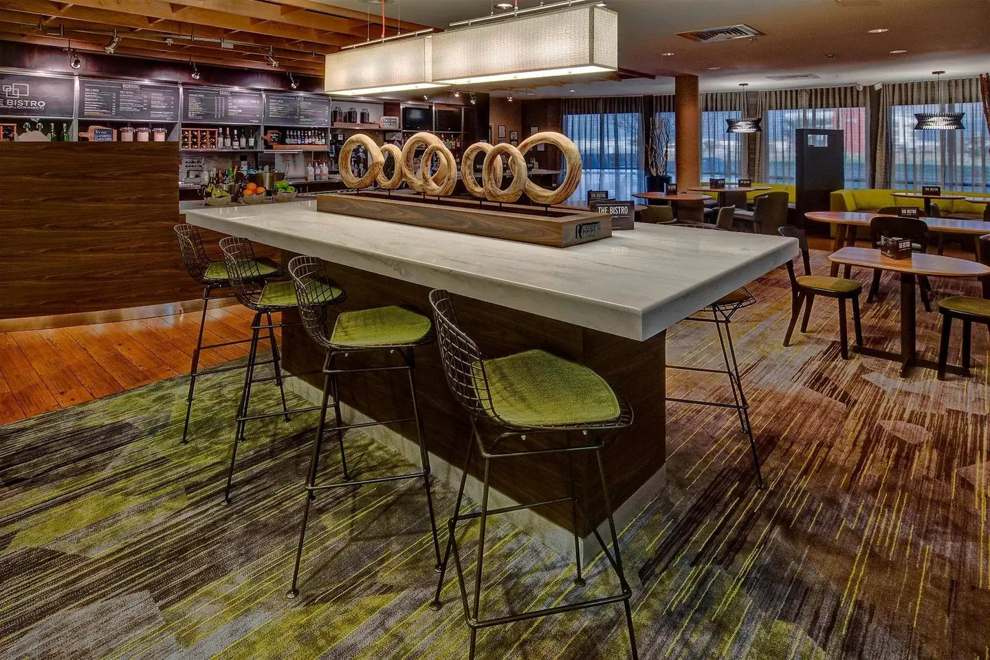 Courtyard by Marriott Alexandria Bar