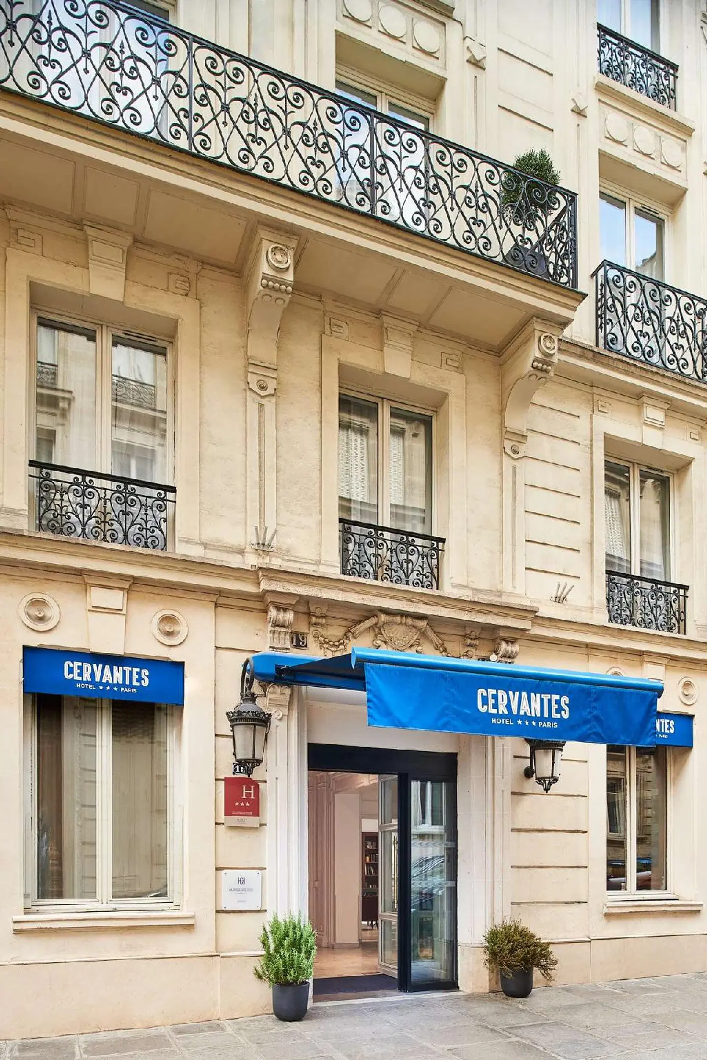 Cervantes EXTERIOR