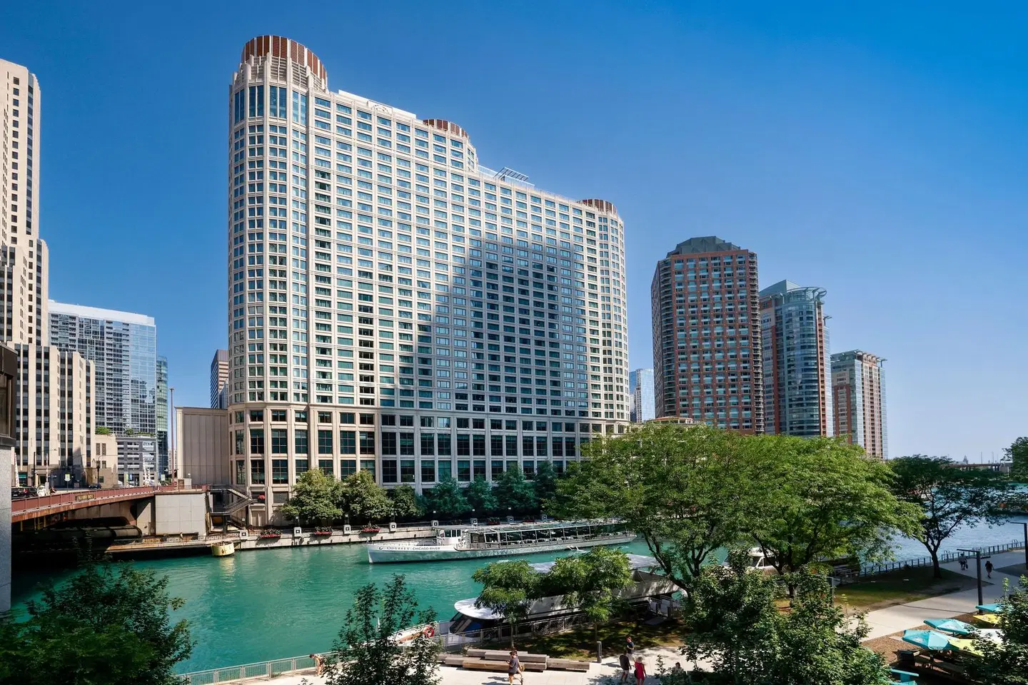 Sheraton Grand Chicago EXTERIOR