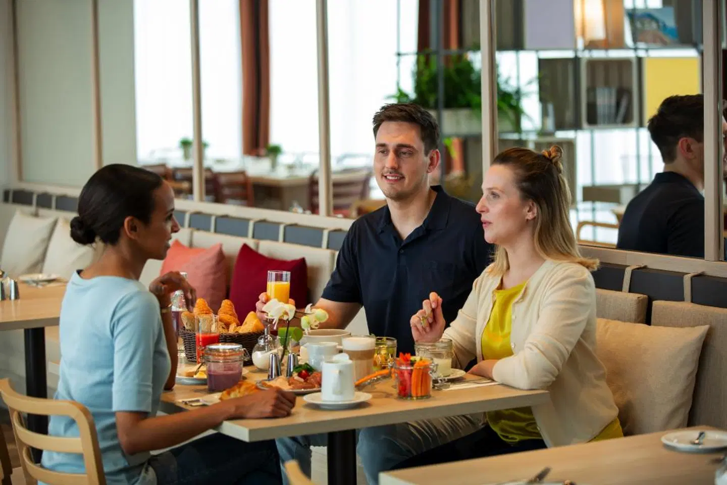 IntercityHotel Geneva PEOPLE