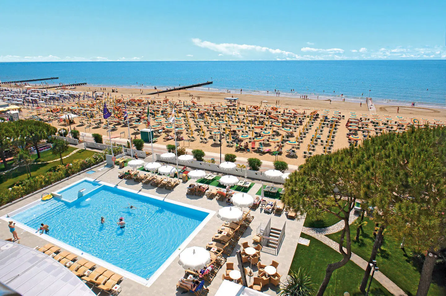 Cesare Augustus OUTDOOR_POOL