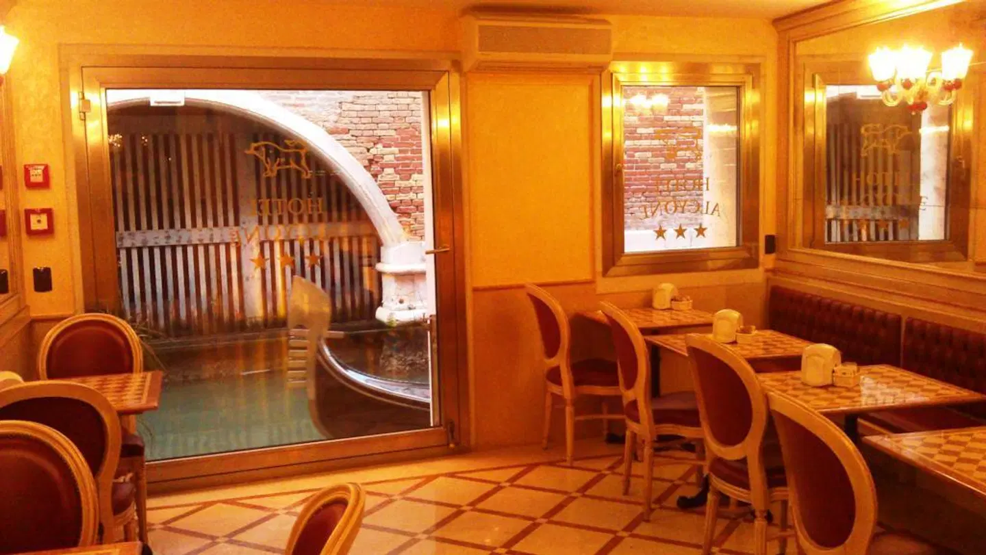 Alcyone Bar