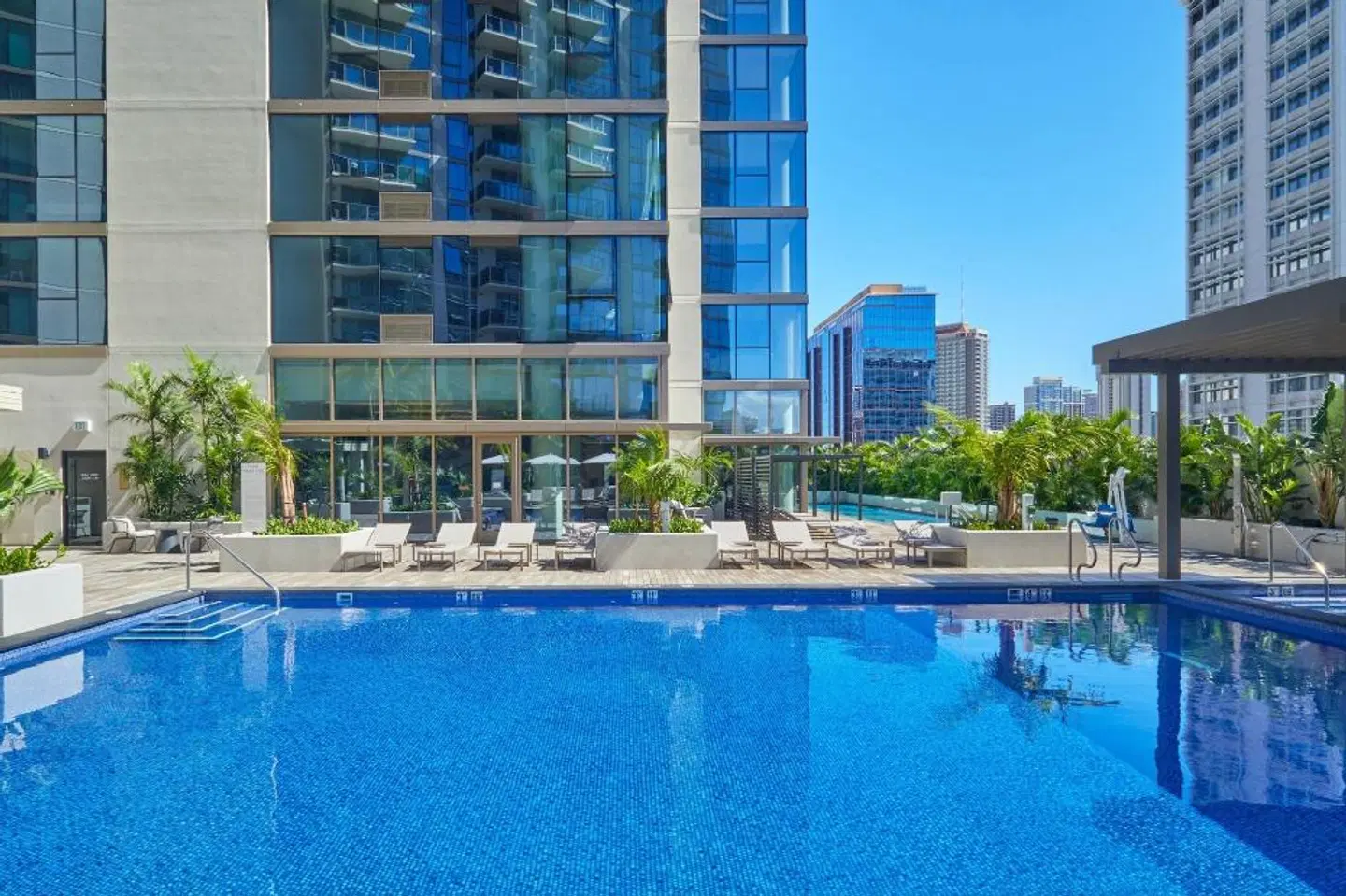 Renaissance Honolulu Hotel & Spa OUTDOOR_POOL