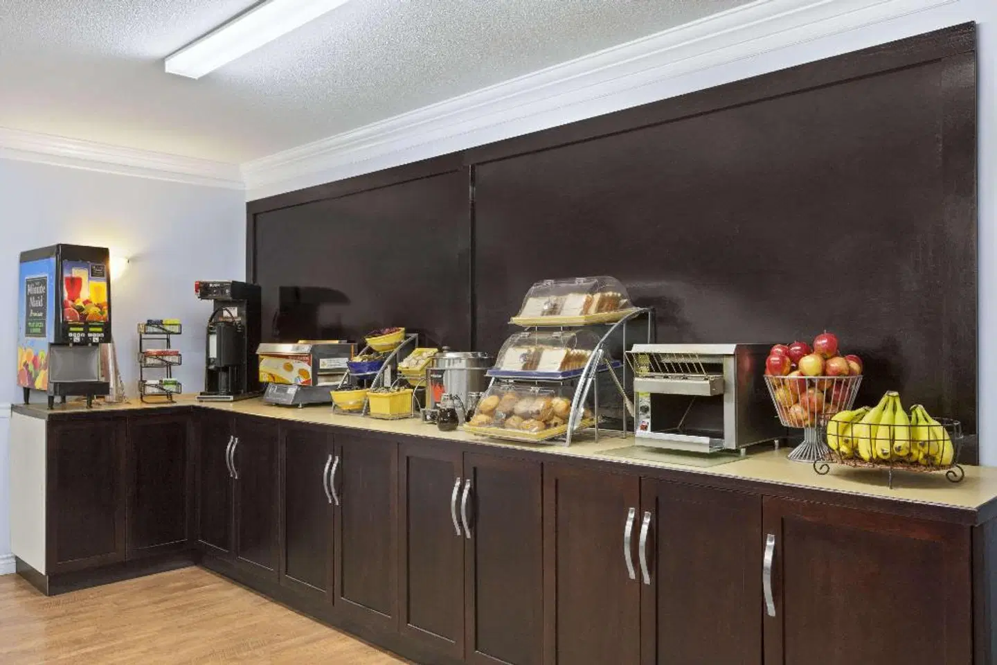 Days Inn by Wyndham Kelowna Bar