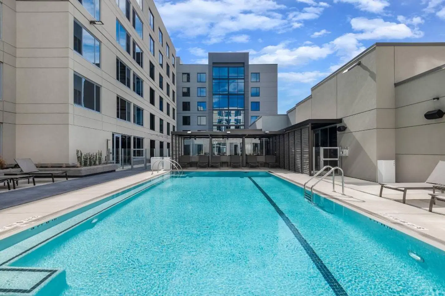AC Hotel by Marriott Atlanta Midtown OUTDOOR_POOL