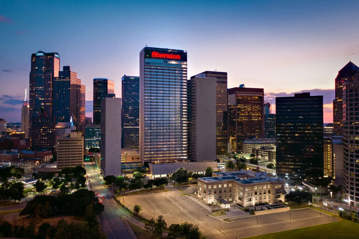 Sheraton Dallas EXTERIOR