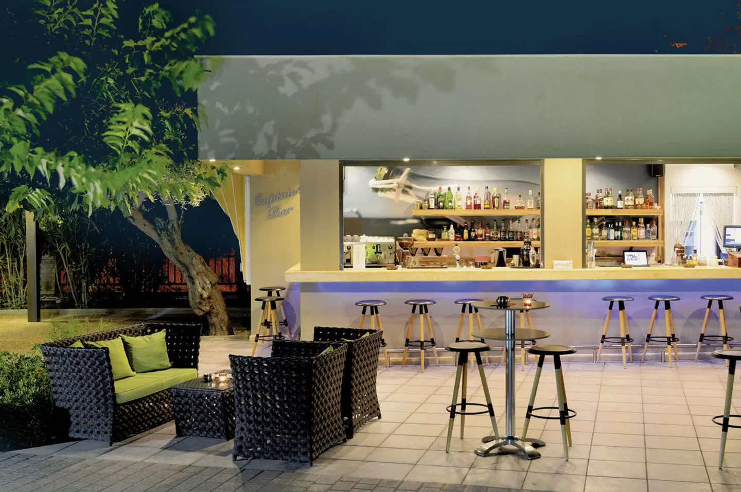 Atrium Bar