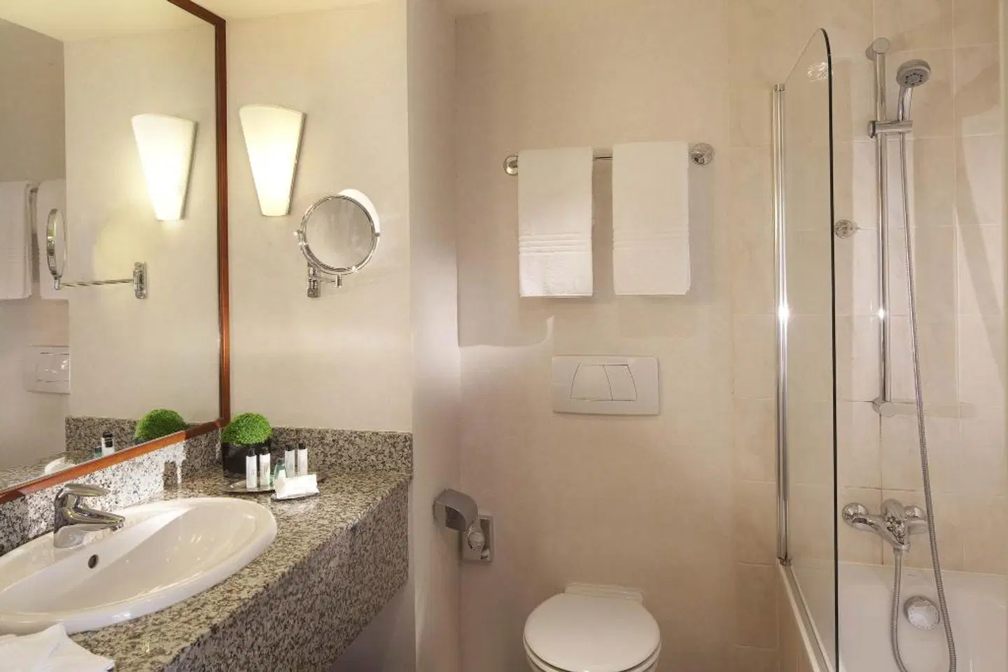 Paris Marriott Charles de Gaulle Airport Hotel Badezimmer