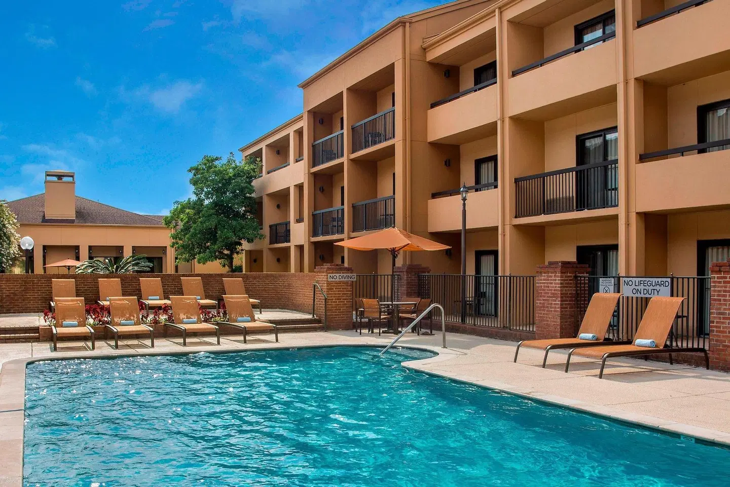 Courtyard by Marriott Baton Rouge Acadian Centre/LSU Area EXTERIOR