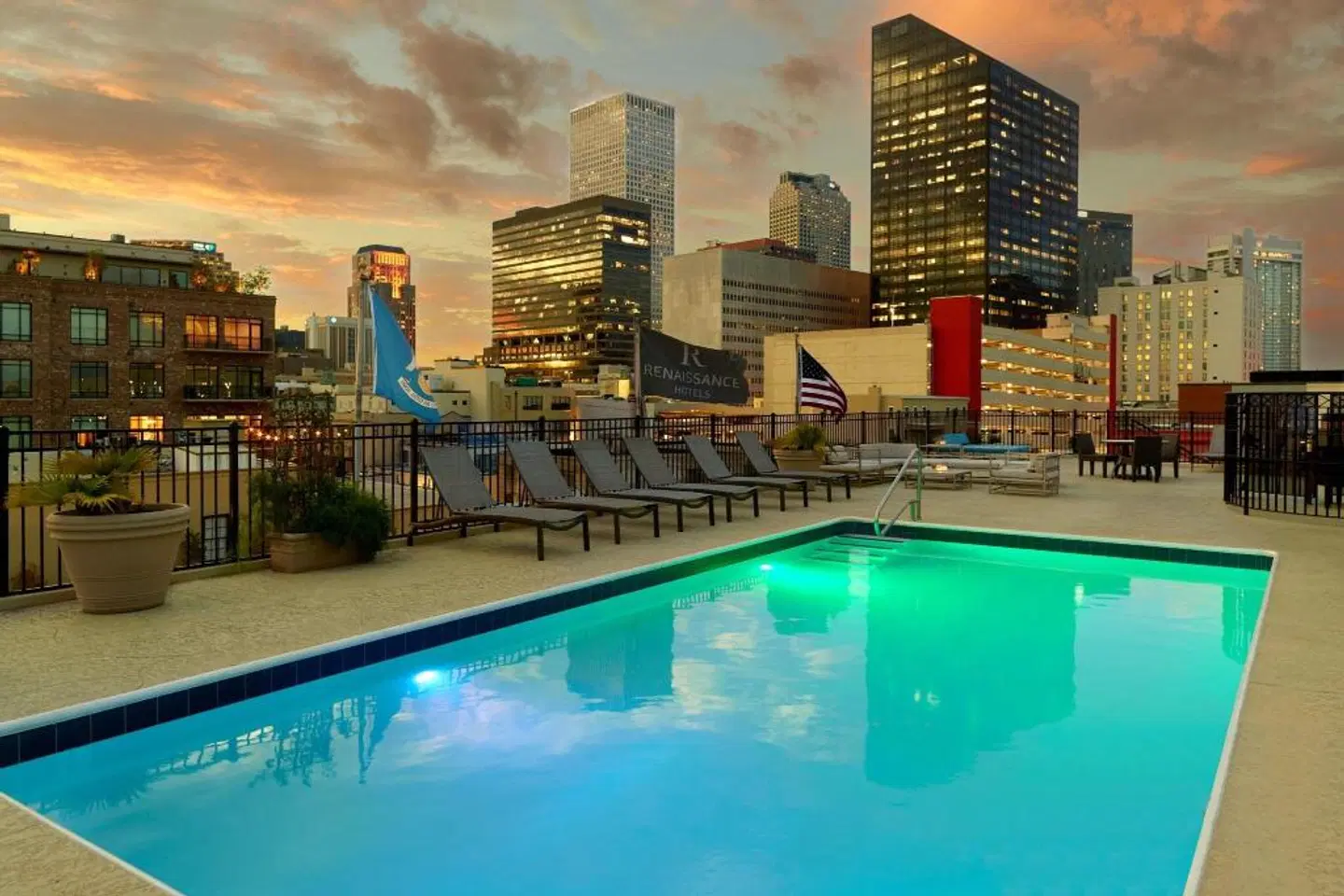 Renaissance New Orleans Arts Warehouse District Hotel OUTDOOR_POOL