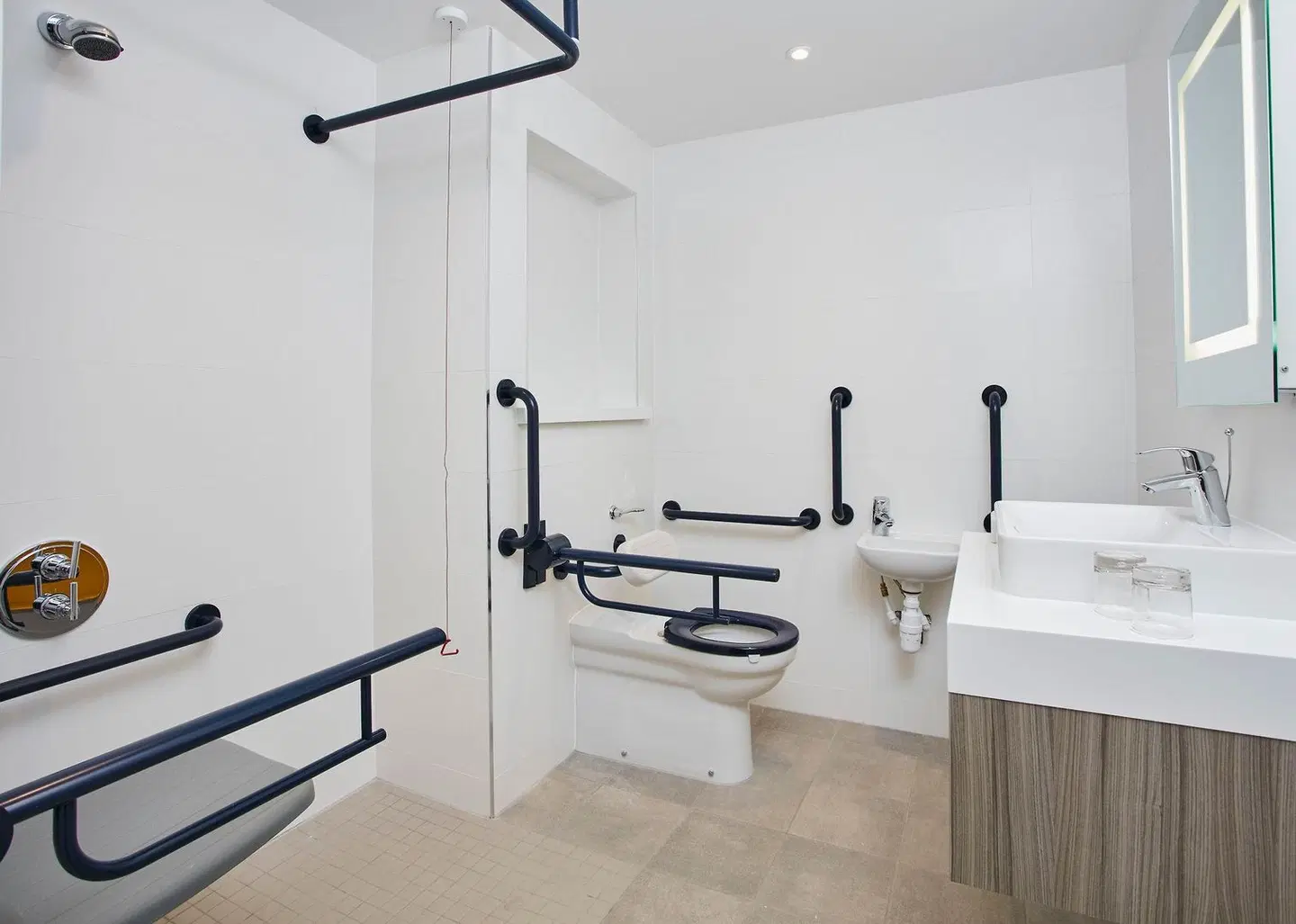 Leonardo Royal Hotel Oxford Badezimmer