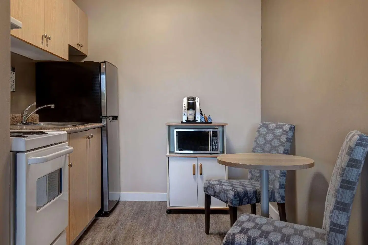 Days Inn by Wyndham Victoria Uptown ROOM_EXAMPLE