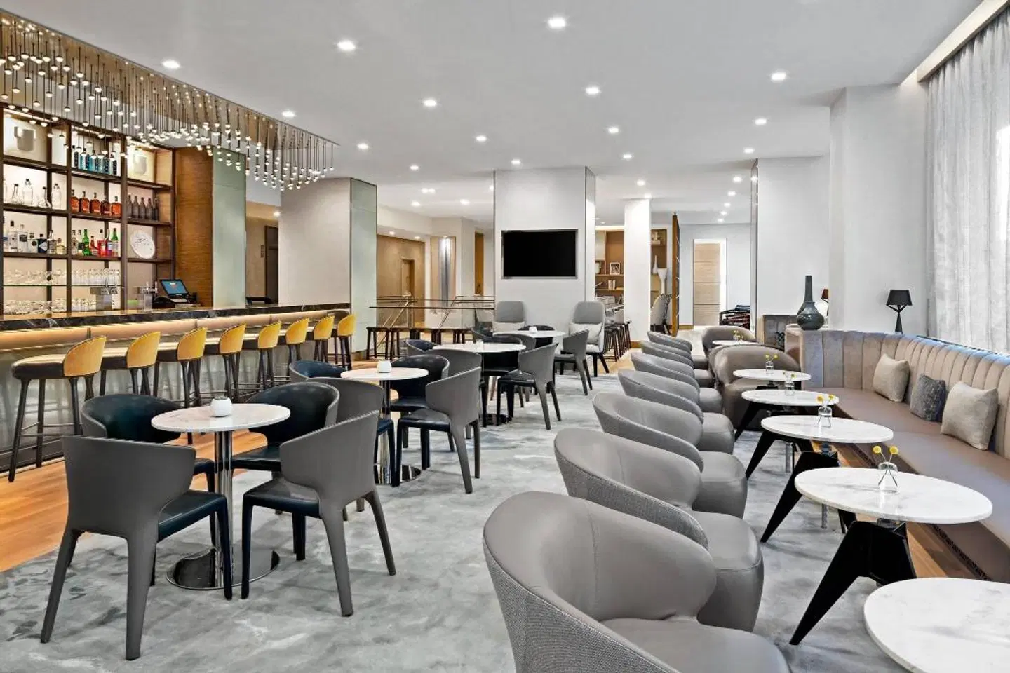 AC Hotel by Marriott St Julians Bar