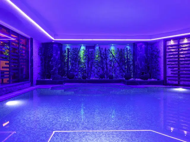 Mercure Istanbul Bomonti Hallenbad