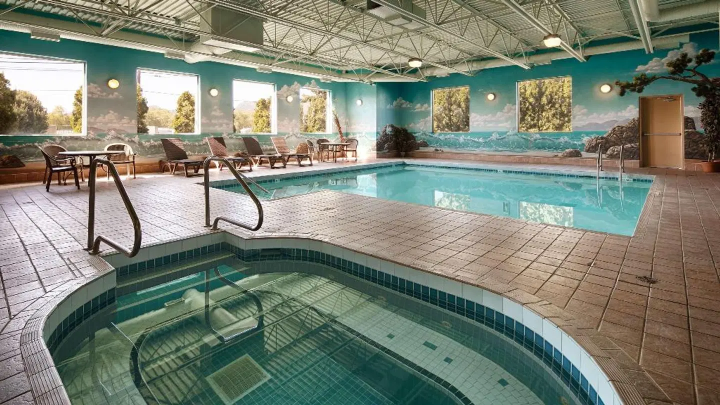 Best Western Plus Sunrise Inn Hallenbad