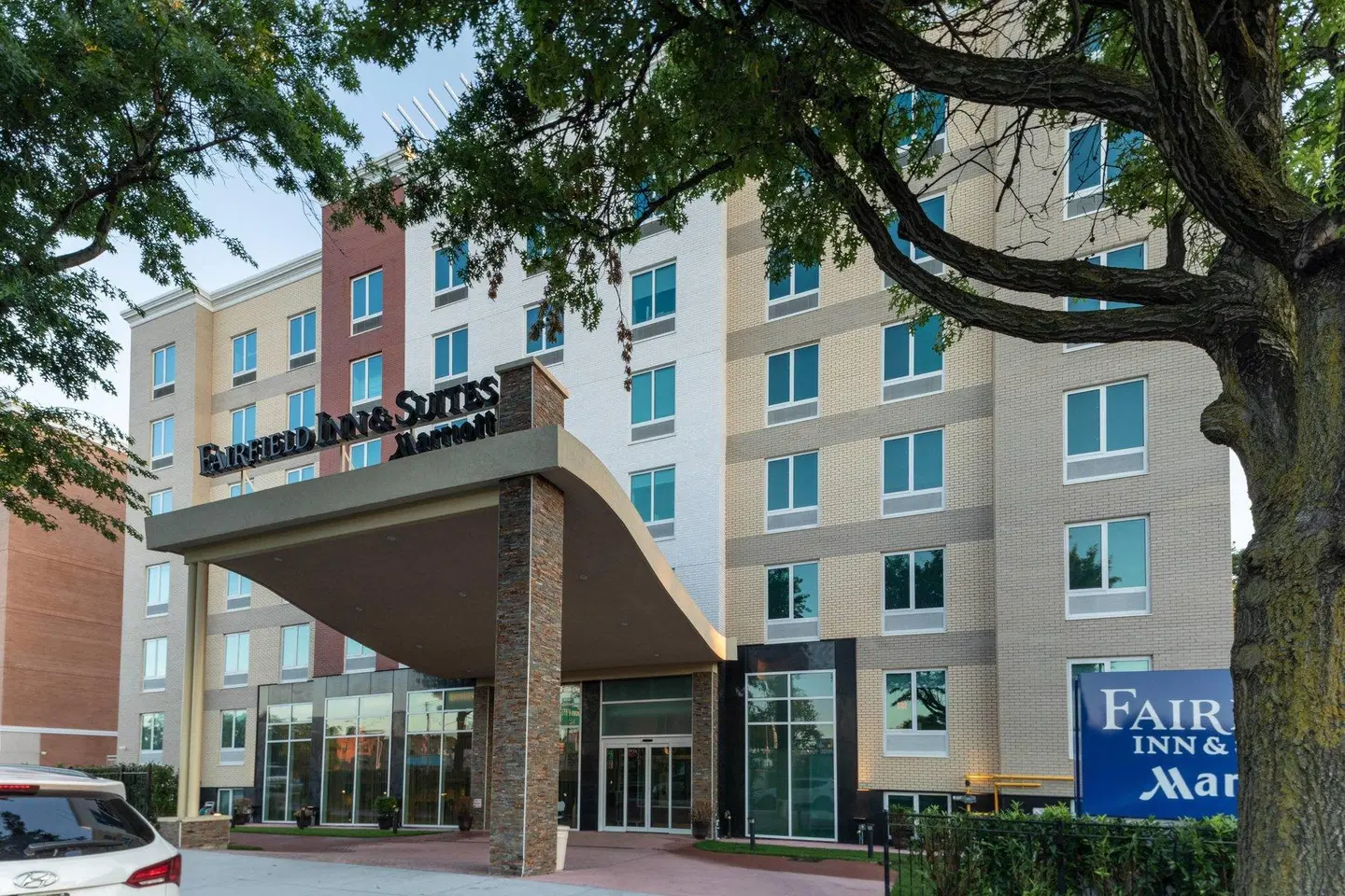 Fairfield Inn & Suites by Marriott New York Queens/Fresh Meadows EXTERIOR