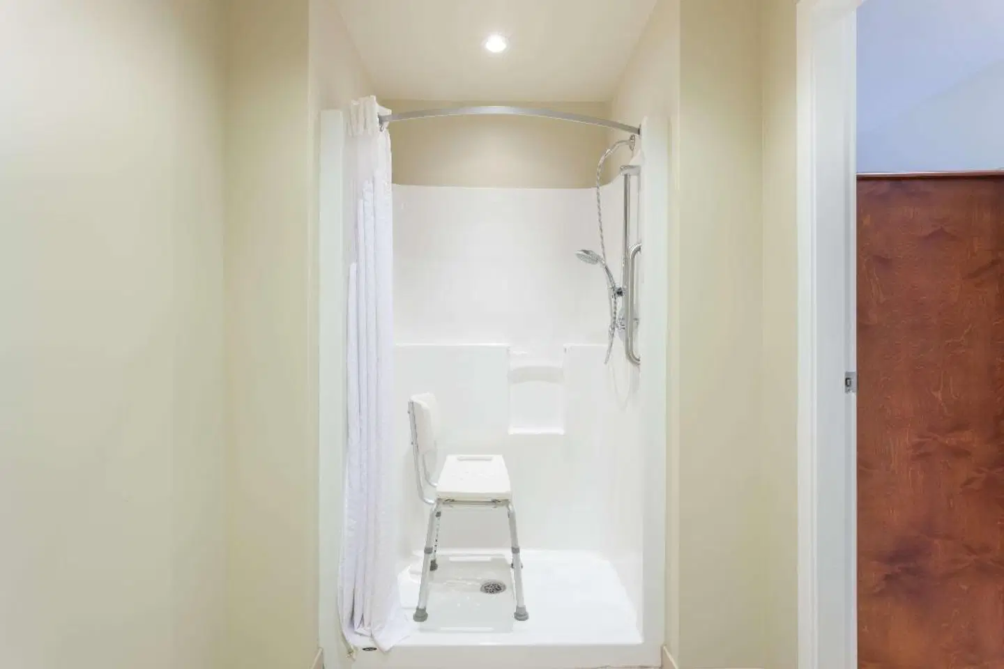 Super 8 by Wyndham Abbotsford BC Badezimmer