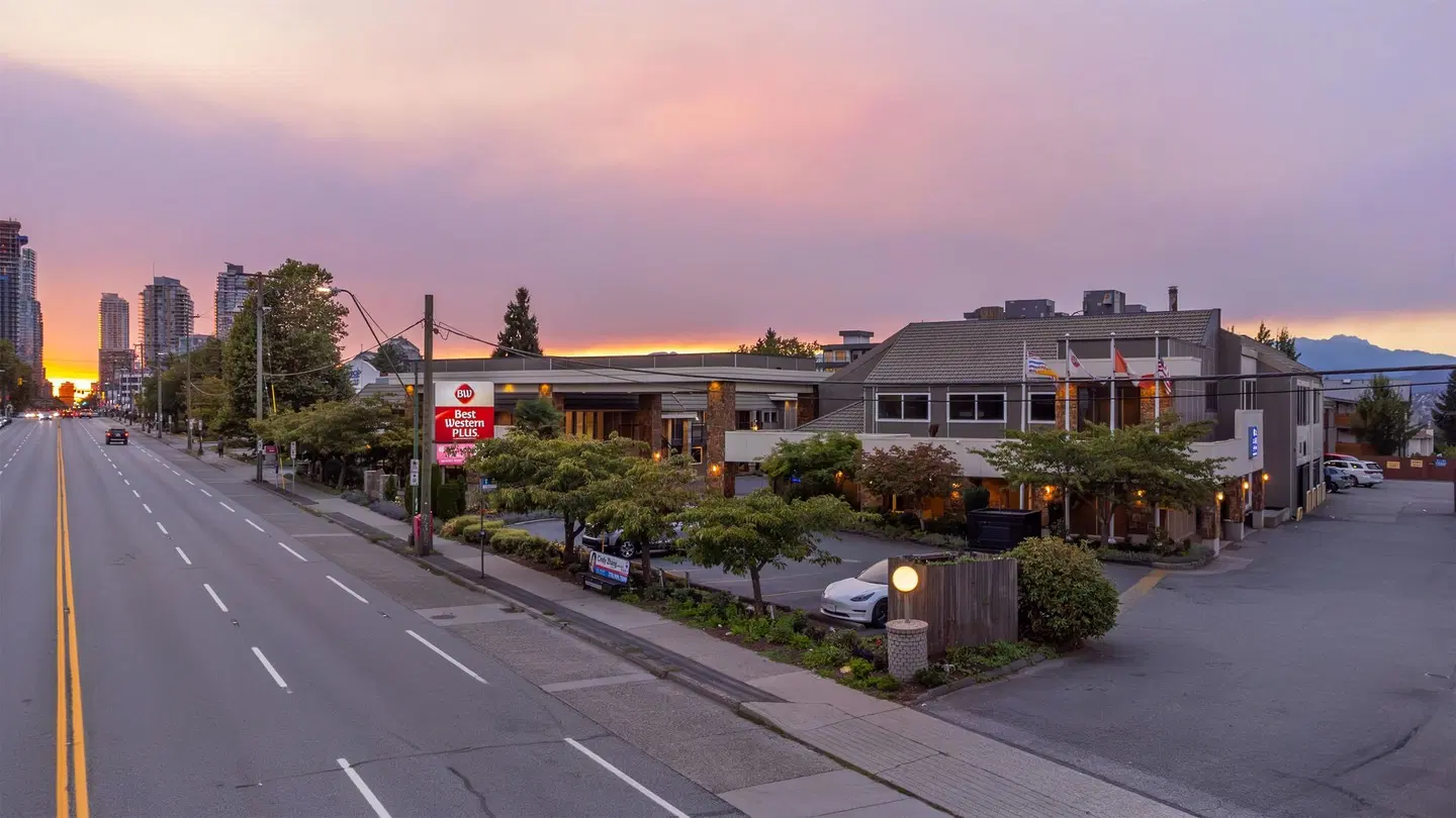 Best Western Plus Burnaby Hotel EXTERIOR