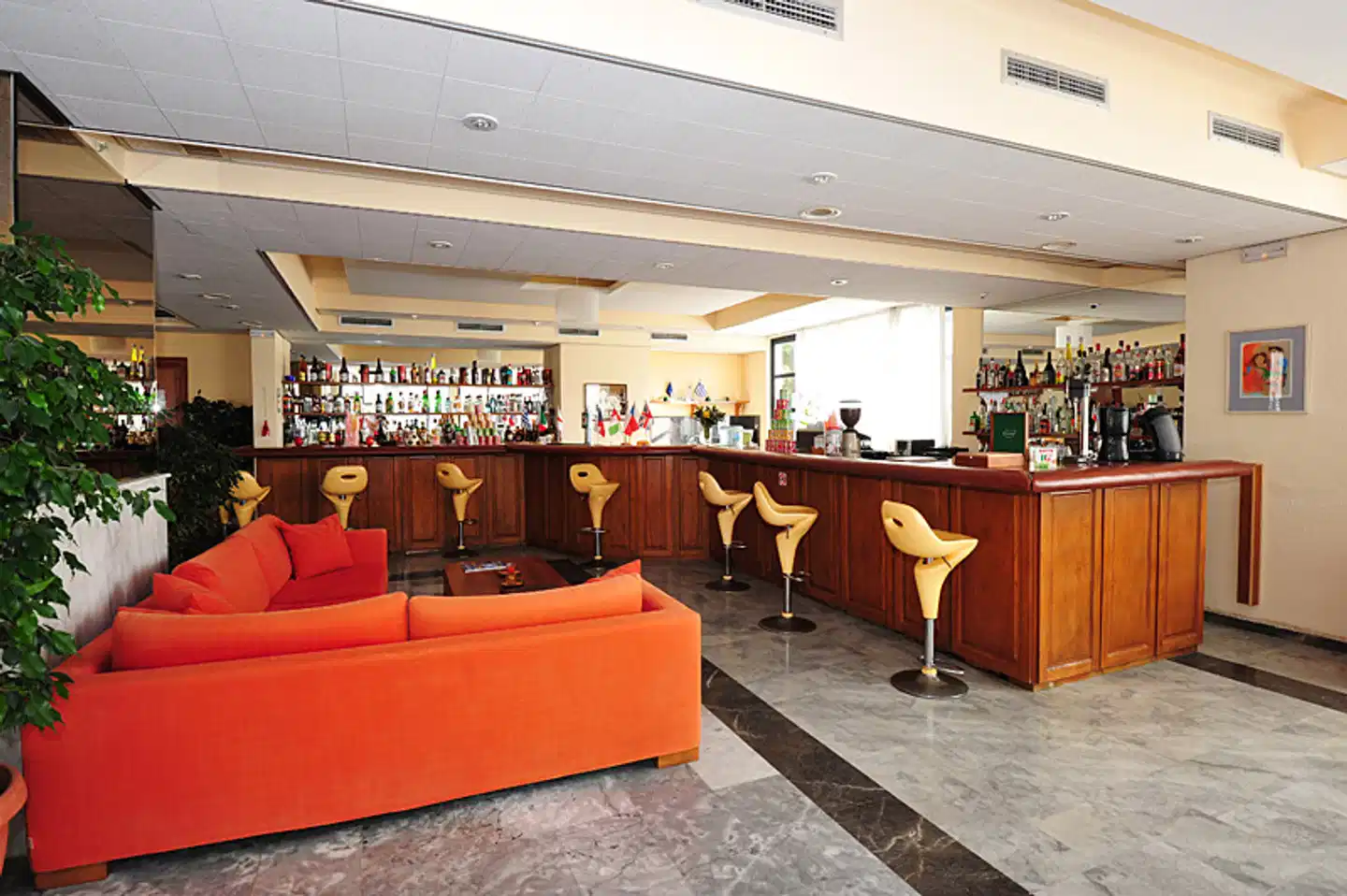 Contessa Hotel Bar